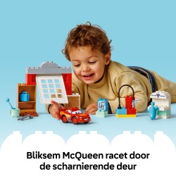 McQueens Besuch in Docs Werkstatt