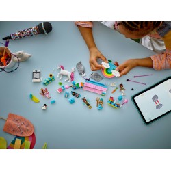 Soirée déguisée avec une licorne et une fée