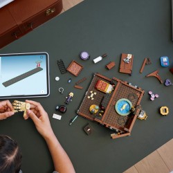 LEGO Wdnesday 76785 Appartamento di Mano