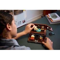 LEGO Wdnesday 76785 Appartamento di Mano
