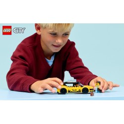 LEGO 60487 City Taxi giallo