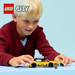 LEGO 60487 City Taxi giallo
