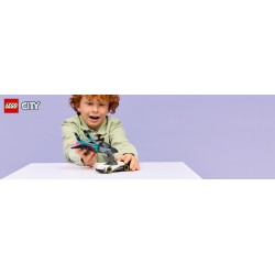 LEGO 60489 City Jet contro Auto sportiva