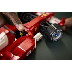 LEGO ICONS 11375 Ferrari F2004 e Michael Schumacher