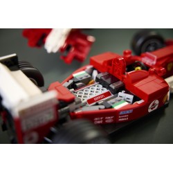LEGO ICONS 11375 Ferrari F2004 e Michael Schumacher
