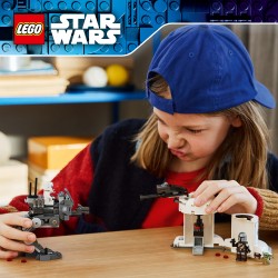 LEGO Star Wars 75444 Attacco dell’AT-RT, Giocattolo con Walker, Torre, Minifigure di Mandaloriano, Figura di Grogu, Regalo 7+