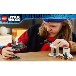 LEGO Star Wars 75444 Attacco dell’AT-RT, Giocattolo con Walker, Torre, Minifigure di Mandaloriano, Figura di Grogu, Regalo 7+