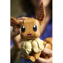 LEGO Pokémon 72151 Eevee, Kit Modellismo per Adulti dall'Anime, con Parti Snodabili, Decorazione Fai da Te, Regalo per Gamer