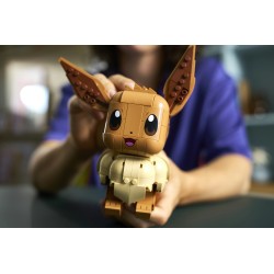 LEGO Pokémon 72151 Eevee, Kit Modellismo per Adulti dall'Anime, con Parti Snodabili, Decorazione Fai da Te, Regalo per Gamer
