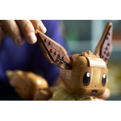 LEGO Pokémon 72151 Eevee, Kit Modellismo per Adulti dall'Anime, con Parti Snodabili, Decorazione Fai da Te, Regalo per Gamer