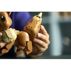 LEGO Pokémon 72151 Eevee, Kit Modellismo per Adulti dall'Anime, con Parti Snodabili, Decorazione Fai da Te, Regalo per Gamer
