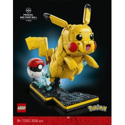 LEGO Pokémon 72152 Pikachu e Poké Ball, Kit di Modellismo con Figura Snodabile ed Espositore, Regalo per Gamer da Collezione