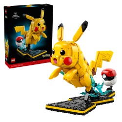 LEGO Pokémon 72152 Pikachu e Poké Ball, Kit di Modellismo con Figura Snodabile ed Espositore, Regalo per Gamer da Collezione