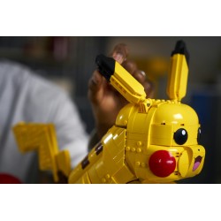 LEGO Pokémon 72152 Pikachu e Poké Ball, Kit di Modellismo con Figura Snodabile ed Espositore, Regalo per Gamer da Collezione