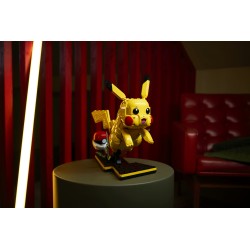 LEGO Pokémon 72152 Pikachu e Poké Ball, Kit di Modellismo con Figura Snodabile ed Espositore, Regalo per Gamer da Collezione
