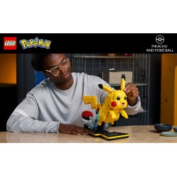 LEGO Pokémon 72152 Pikachu e Poké Ball, Kit di Modellismo con Figura Snodabile ed Espositore, Regalo per Gamer da Collezione