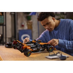 LEGO Technic 42228 Auto McLaren MCL39 F1, Kit Modellismo per Adulti da Collezione, Regalo per Fan di Corse e di Motorsport