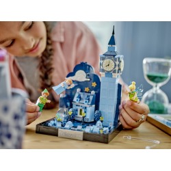 LEGO Disney 43232 Volo su Londra di Peter Pan e Wendy, Diorama con Big Ben Fosforescente, Regalo Adolescenti, Donne e Uomini