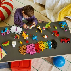 LEGO Classic 11045 Mattoncini Colorati Creativi, Giocattolo per la Motricità Fine con Animali, Dinosauri e Veicoli, Regalo 5+