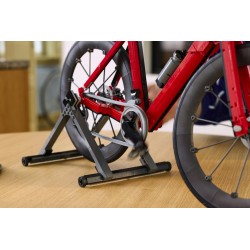LEGO Icons 11380 Bici da Corsa, Kit Modellismo per Adulti con Pneumatici, Deragliatore e Supporto, Regalo per Fan di Ciclismo