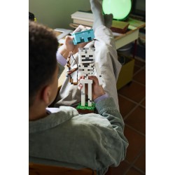 LEGO Minecraft 21594 Scheletro, Action Figure Giocattolo di Mob con Elmo di Diamante, Arco e Frecce, Base in Erba, Regalo 10+