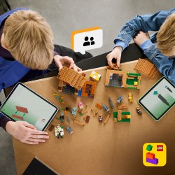 LEGO Minecraft 21596 Attacco al Villaggio dell’Evocatore, Casa Giocattolo con Giardino e 11 Personaggi, Regalo per Bambini 9+
