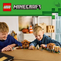 LEGO Minecraft 21596 Attacco al Villaggio dell’Evocatore, Casa Giocattolo con Giardino e 11 Personaggi, Regalo per Bambini 9+
