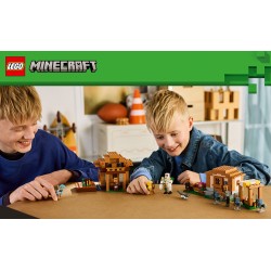LEGO Minecraft 21596 Attacco al Villaggio dell’Evocatore, Casa Giocattolo con Giardino e 11 Personaggi, Regalo per Bambini 9+