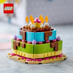 LEGO 40815 Torta della Festa di Compleanno, Giocattolo con 10 Candeline, Glassa, Fiori Colorati, Regalo per Bambini da 7 Anni