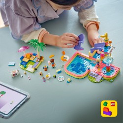LEGO Friends 42676 Divertente Giornata al Parco Acquatico, Giocattolo con Scivolo, 2 Mini Bamboline e 4 Animali, Regalo da 6+