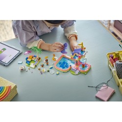 LEGO Friends 42676 Divertente Giornata al Parco Acquatico, Giocattolo con Scivolo, 2 Mini Bamboline e 4 Animali, Regalo da 6+