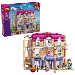 LEGO Friends 42704 Grand Hotel di Heartlake City, Giocattolo con 6 Mini Bamboline, 2 Animali e Accessori, Regalo Bambine 9+