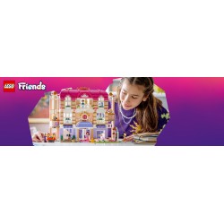 LEGO Friends 42704 Grand Hotel di Heartlake City, Giocattolo con 6 Mini Bamboline, 2 Animali e Accessori, Regalo Bambine 9+