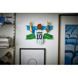 LEGO Editions 43018 Lionel Messi – Celebrazione, Wall Art 3D Fai da Te, Decorazione da Parete, Regalo a Tema Calcio da 14+