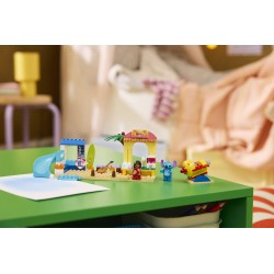 LEGO | Disney 43280 Divertimento in Spiaggia con Lilo e Stitch, Giochi Didattici, 2 Negozi, Giostra e 2 Minifigure, Regalo 4+