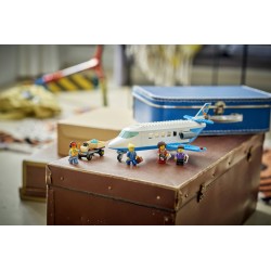 LEGO City 60492 Jet Passeggeri, Modellino di Aereo Giocattolo con 4 Minifigure e Accessori, Giochi Didattici, Regalo per 4+