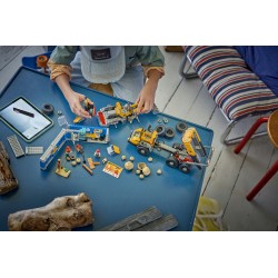 LEGO City 60494 Camion Ribaltabile e Pala Meccanica, Veicoli Giocattolo con Funzioni e 3 Minifigure, Regalo per Bambini da 8+