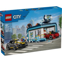 LEGO City 60497 Autolavaggio Drive-In Giocattolo con 2 Modellini di Auto, Funzione di Lavaggio e 4 Minifigure, Regalo da 6+