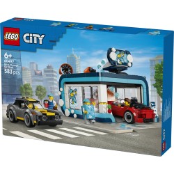 LEGO City 60497 Autolavaggio Drive-In Giocattolo con 2 Modellini di Auto, Funzione di Lavaggio e 4 Minifigure, Regalo da 6+