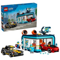 LEGO City 60497 Autolavaggio Drive-In Giocattolo con 2 Modellini di Auto, Funzione di Lavaggio e 4 Minifigure, Regalo da 6+