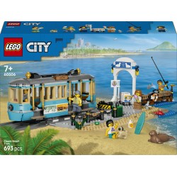LEGO City Classic 60506 Tram Classico della Spiaggia, Treno Giocattolo con Binari e Scena di Strada, Regalo per Bambini da 7+