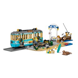 LEGO City Classic 60506 Tram Classico della Spiaggia, Treno Giocattolo con Binari e Scena di Strada, Regalo per Bambini da 7+