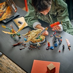 LEGO NINJAGO 71871 Battaglia alla Lama del Drago, Giocattolo con Drago, Action Figure e 4 Minifigure, Regalo per Bambini 9+