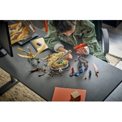 LEGO NINJAGO 71871 Battaglia alla Lama del Drago, Giocattolo con Drago, Action Figure e 4 Minifigure, Regalo per Bambini 9+