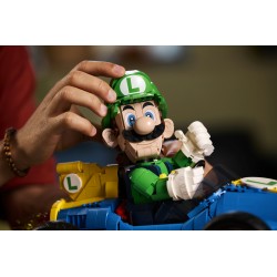 LEGO 72050 Mario Kart: Luigi e Mach 8, Kit per Adulti con Personaggio Nintendo e Auto, Gadget da Collezione, Regalo per Gamer
