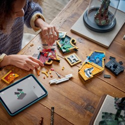 LEGO Harry Potter 76462 Stemma della Casa di Hogwarts, Giocattolo Wall Art 3D con Animali, Regalo di Compleanno per Bambini 12+