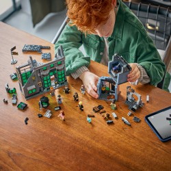 LEGO Harry Potter 76471 Negozi di Magia di Notturn Alley, Giocattolo con 8 Minifigure e Patronus da Collezione, Regalo da 8+