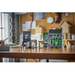 LEGO Harry Potter 76471 Negozi di Magia di Notturn Alley, Giocattolo con 8 Minifigure e Patronus da Collezione, Regalo da 8+