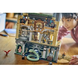 LEGO Harry Potter 76473 Castello di Hogwarts: Ala Est, Giocattolo con 13 Minifigure e Patronus da Collezione, Regalo da 10+