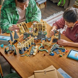 LEGO Harry Potter 76473 Castello di Hogwarts: Ala Est, Giocattolo con 13 Minifigure e Patronus da Collezione, Regalo da 10+